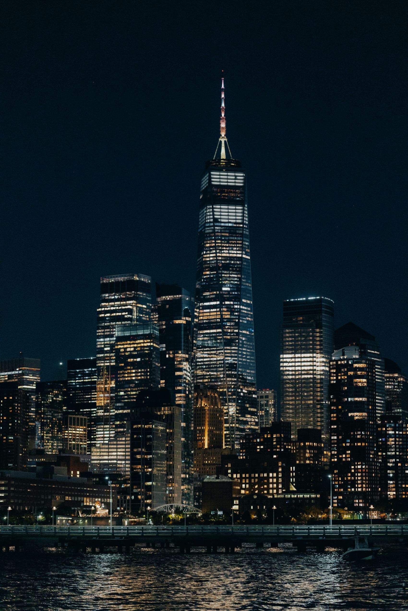 纽约曼哈顿夜景璀璨 世贸一号楼勾勒都市恢弘轮廓图片