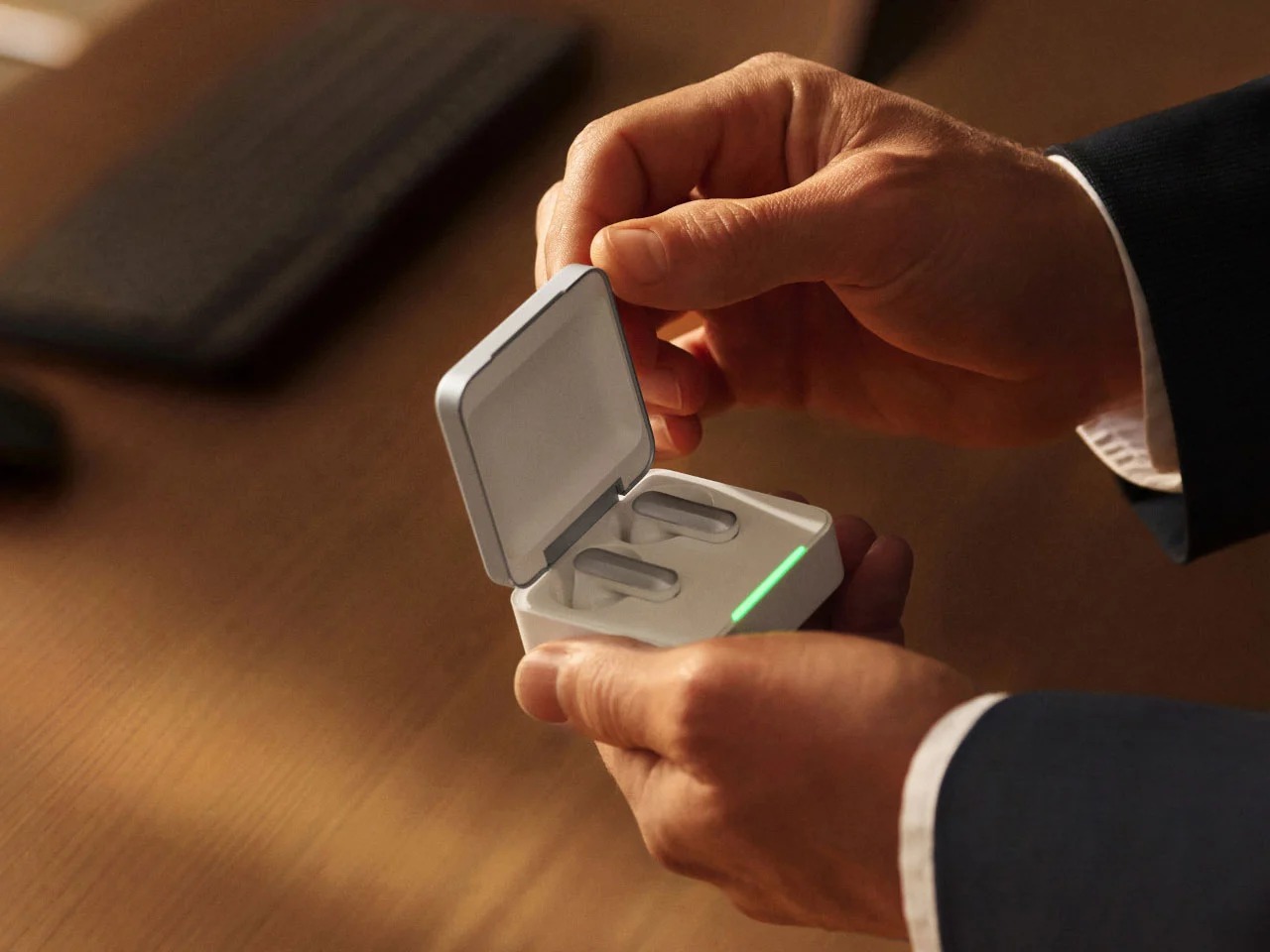 Plaud One-可以记住并总结对话的人工智能耳机---酷图编号6