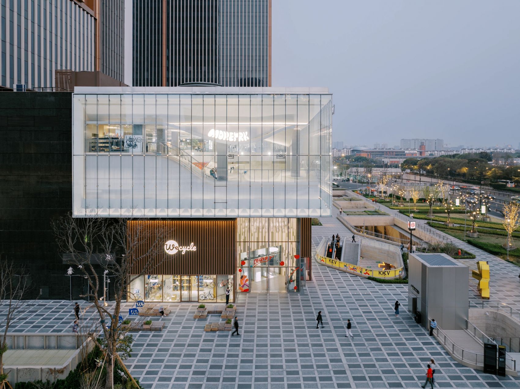 A.A.N|moreprk-城市商业综合体室内专业滑板场建筑空间摄影图片
