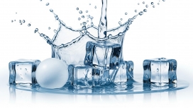 晶澈冽浪：冰与水的清透动感视觉之境