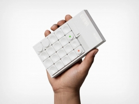 采用青少年工程灵感设计提供超强功能性的极简主义手机