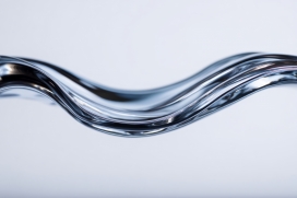 琉璃漾波：液态玻璃的流动美学呈现