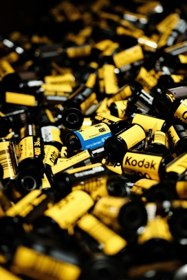 金卷遗韵 - 柯达胶卷的复古质感特写