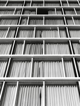 格构韵律 - 现代建筑立面的秩序与隐喻