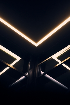 光影几何 - 现代空间中的线性灯光美学