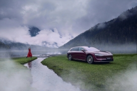 享界 S9T - 豪华电动旅行车自然场景宣传摄影素材