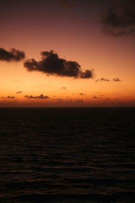 海洋黄昏渐变 - 自然风景摄影图