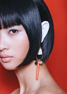 红色的梦想_ Harper Bazaar越南-多重人像艺术摄影