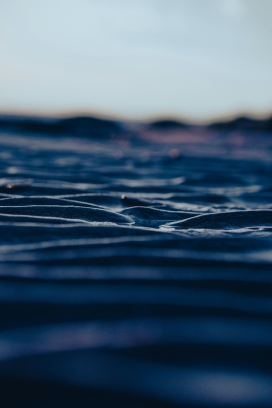 冷调沙浪肌理 - 海边微距质感摄影素材