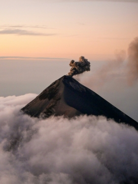 喷发火山云海风光 日落渐变天空自然素材