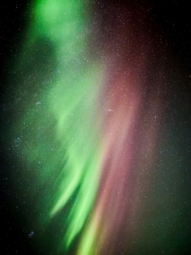 绿粉交织极光星空 梦幻北极夜空摄影