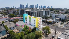 Lehrer Architects为洛杉矶“极其狭窄”的场地设计配套住房