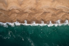 航拍海岸沙滩海浪自然风景