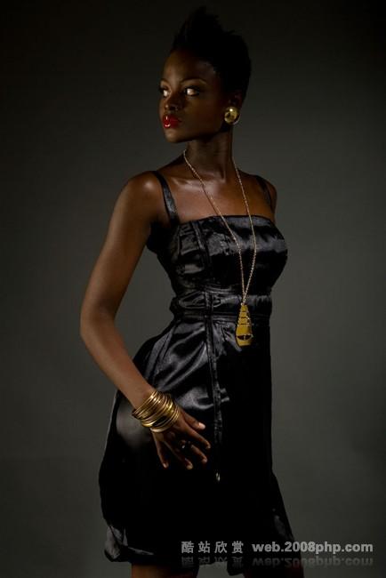 来一组非洲黑人女性时装摄影展示---酷图编号18