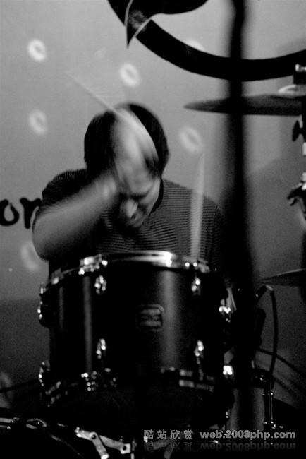 欧美音乐乐队组合疯狂生活急性演奏摄影---酷图编号5