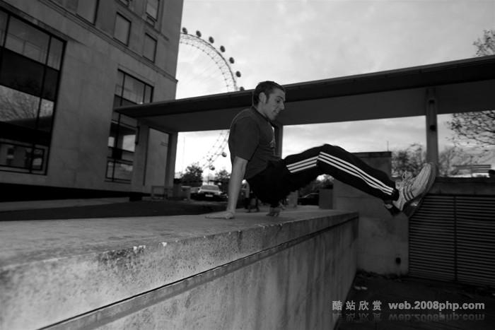 09年欧美黑白户外体育运动酷跑摄影---酷图编号2