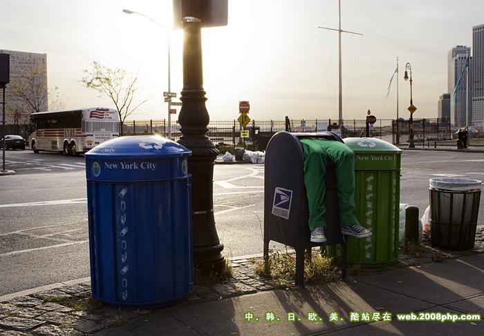 法规09年最新倒立垃圾桶广告欣赏---酷图编号4