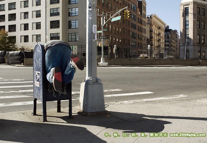 法规09年最新倒立垃圾桶广告欣赏---酷图编号3