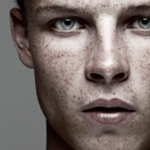 点击查看Jakub Gulyas艺术家的简介与全部作品