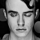 点击查看BULLSEYE艺术家的简介与全部作品