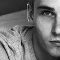 点击查看Radek Skrzypczak艺术家的简介与全部作品