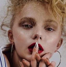 点击查看Benji Sahinovic艺术家的简介与全部作品