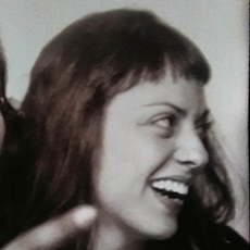 点击查看Natália Pery艺术家的简介与全部作品