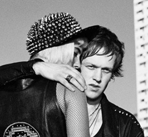 点击查看Johnny Kotze艺术家的简介与全部作品