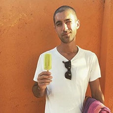 点击查看Michael Mavian艺术家的简介与全部作品