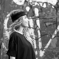 点击查看Laura Pechart艺术家的简介与全部作品