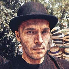 点击查看Stefan Gurtovoy艺术家的简介与全部作品