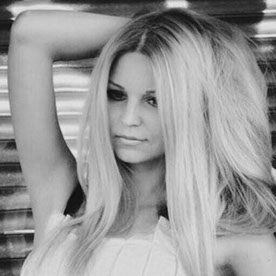 点击查看Alesia Jusfan艺术家的简介与全部作品