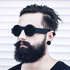 点击查看Vasjen Katro艺术家的简介与全部作品