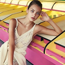 点击查看Charlotte Ea艺术家的简介与全部作品