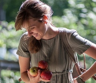 点击查看channarong pheangjanda艺术家的简介与全部作品