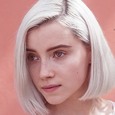 点击查看Maria Menshikova艺术家的简介与全部作品