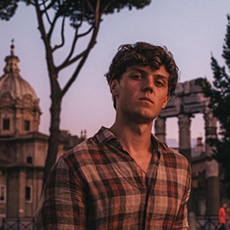 点击查看Alex Lygin艺术家的简介与全部作品