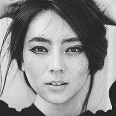 点击查看Ilona Kim艺术家的简介与全部作品