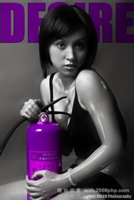 美国妖异的灭火器女郎