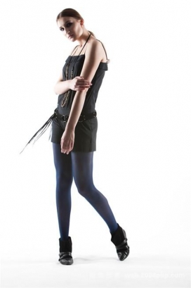 意大利09年最新美女模特造型摄影欣赏